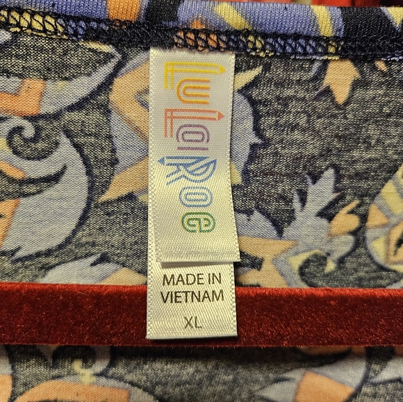 Lularoe Classic T Size XL EUC - Picture 4 of 5